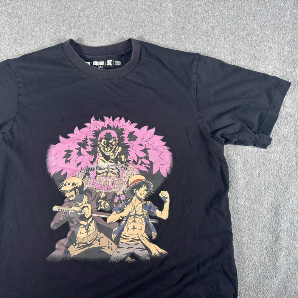 Uniqlo One Piece Shirt Mens Medium Black Luffy Law Doflamingo Anime Graphic Tee